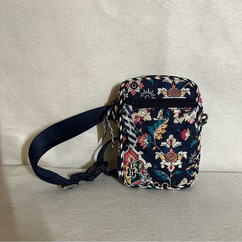 ⚡️Vera Bradley RFID Convertible Small Crossbody (Home to Hogwarts)⚡️